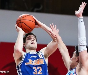 爱游戏体育-关于Rookie爆冷击败切尔西，出色防守引爆全场！的信息