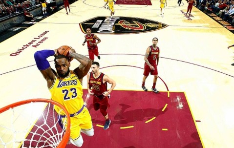 爱游戏体育-詹姆斯回归赛场，战术调整首场状态亮眼，阿森纳观众沸腾！的简单介绍